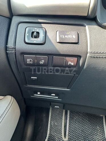 Lexus LS 600h-11