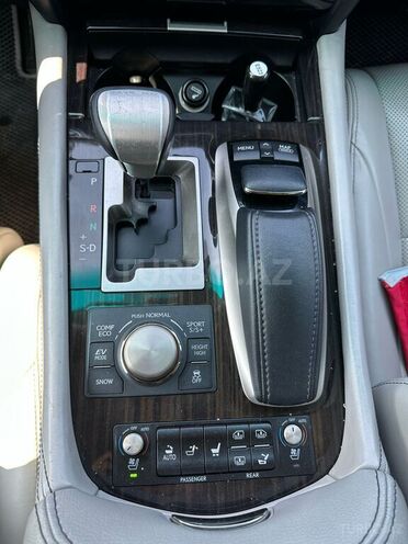Lexus LS 600h-10