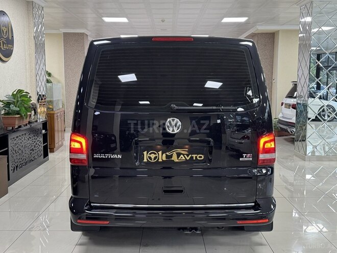 Volkswagen Multivan-11