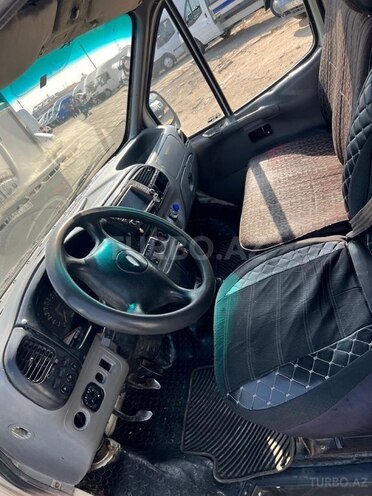 Ford Transit-13