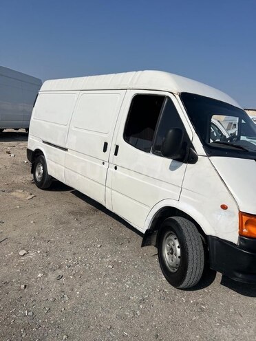 Ford Transit-10