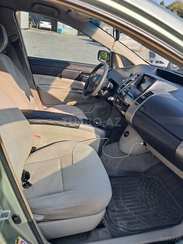 Toyota Prius-3
