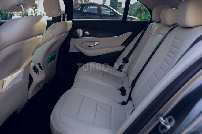 Mercedes E 300 de-4
