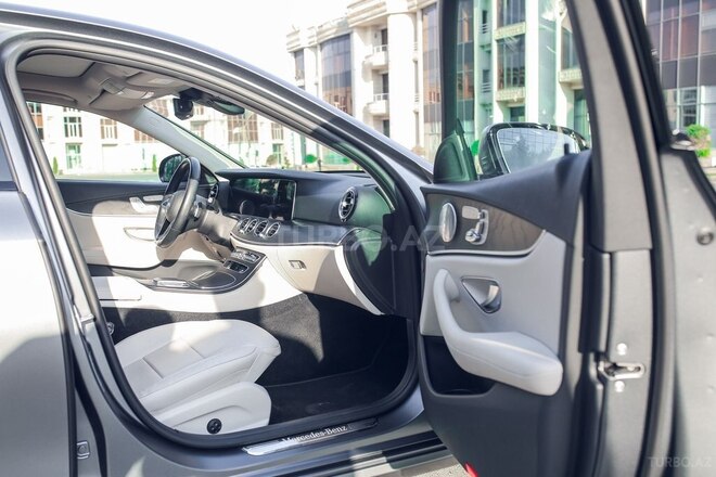 Mercedes E 300 de-11