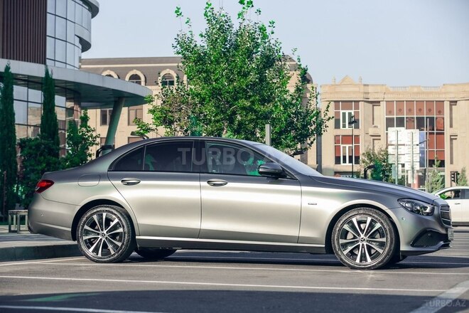 Mercedes E 300 de-13