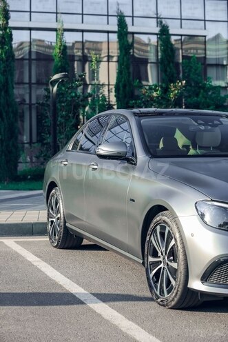 Mercedes E 300 de-12