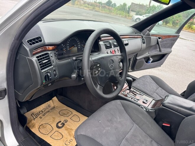 Mercedes E 220 d 2001, 375,000 km - 2.2 l - Masallı