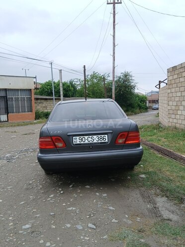 Mercedes E 230 1995, 318,000 km - 2.3 l - Quba