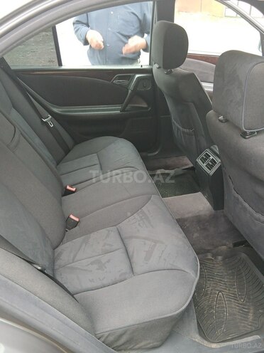 Mercedes E 230 1995, 318,000 km - 2.3 l - Quba