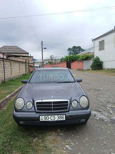 Mercedes E 230 1995, 318,000 km - 2.3 l - Quba
