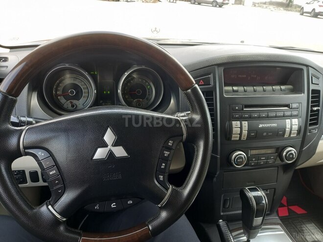 Mitsubishi Pajero 2011, 190,000 km - 3.5 l - Bakı