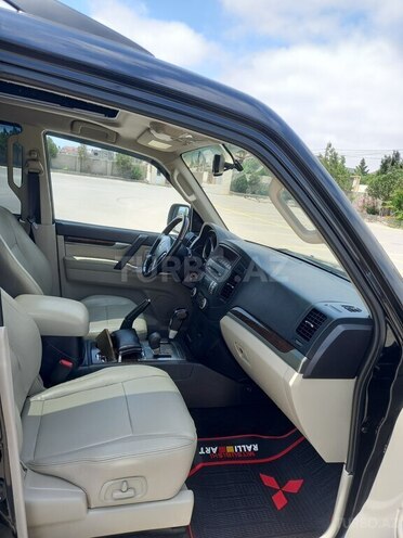 Mitsubishi Pajero 2011, 190,000 km - 3.5 l - Bakı