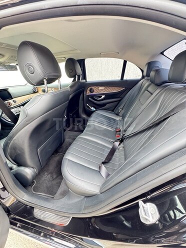 Mercedes E 220 d 4MATIC 2017, 195,000 km - 2.0 л - Bakı