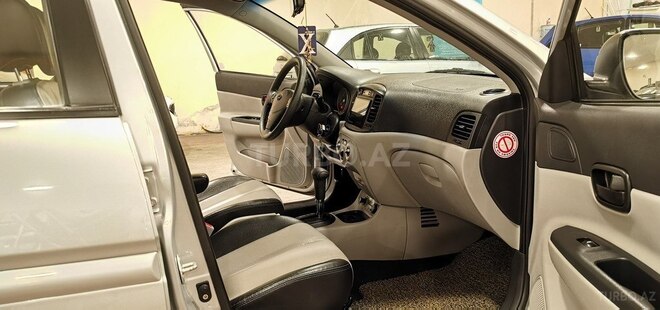 Hyundai Accent-17