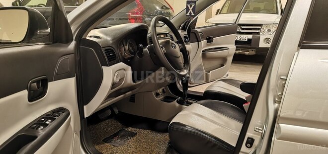 Hyundai Accent-19