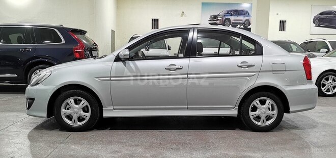 Hyundai Accent-13