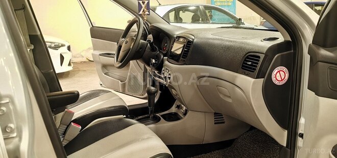 Hyundai Accent-16