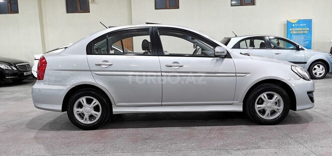 Hyundai Accent-2