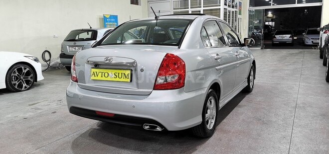 Hyundai Accent-4