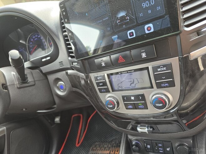 Hyundai Santa Fe-12