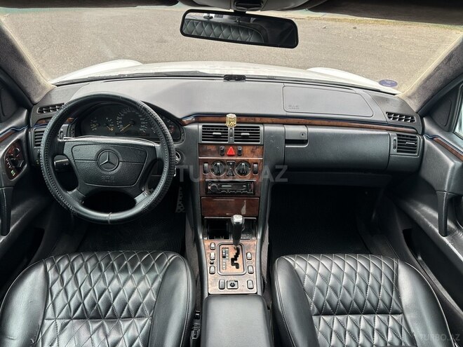 Mercedes E 280 1999, 388,000 km - 2.8 l - Gəncə