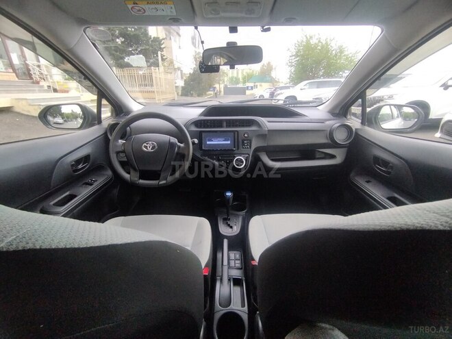 Toyota Aqua-3