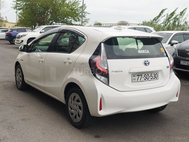 Toyota Aqua-4