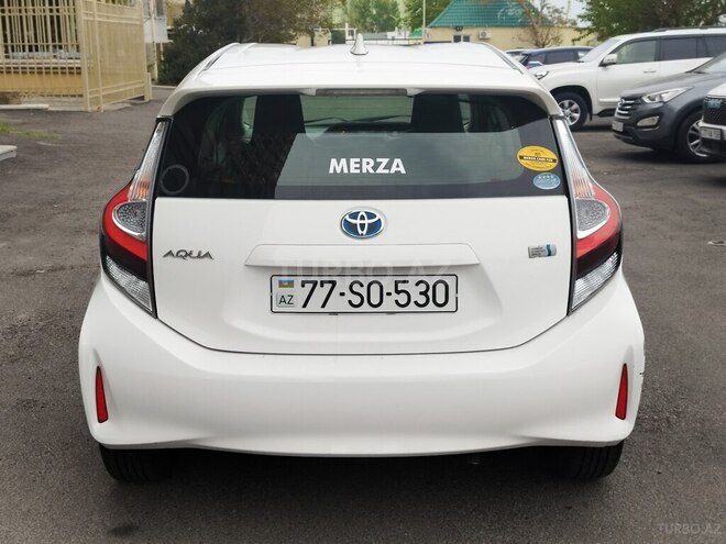 Toyota Aqua-7