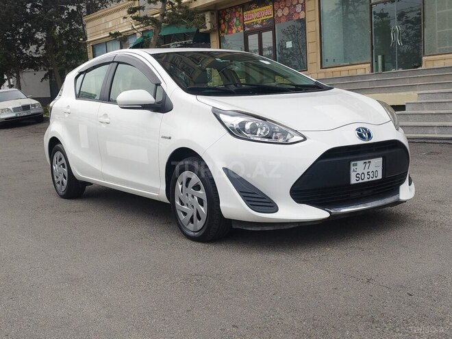Toyota Aqua-5