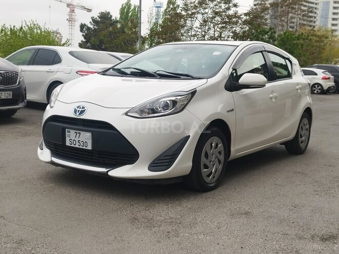 Toyota Aqua-8