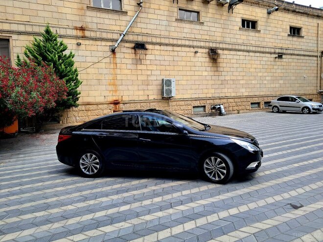 Hyundai Sonata-2