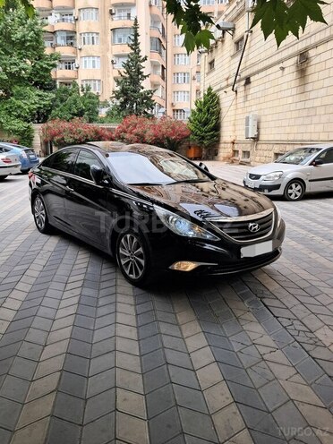 Hyundai Sonata-12