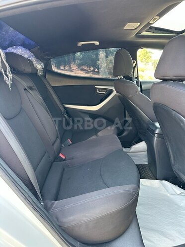 Hyundai Elantra-10