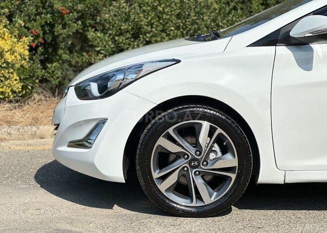 Hyundai Elantra-4
