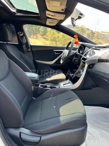 Hyundai Elantra-9