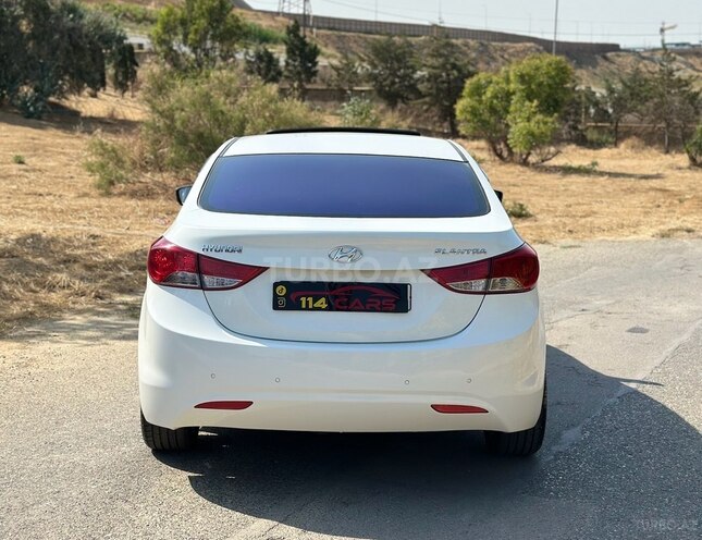 Hyundai Elantra-7