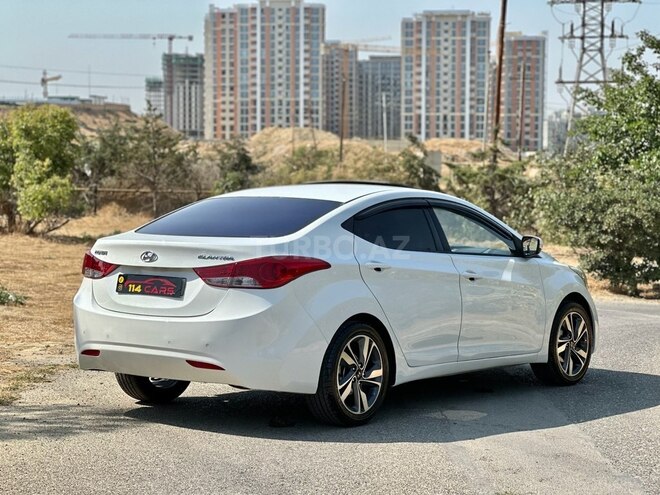 Hyundai Elantra-8
