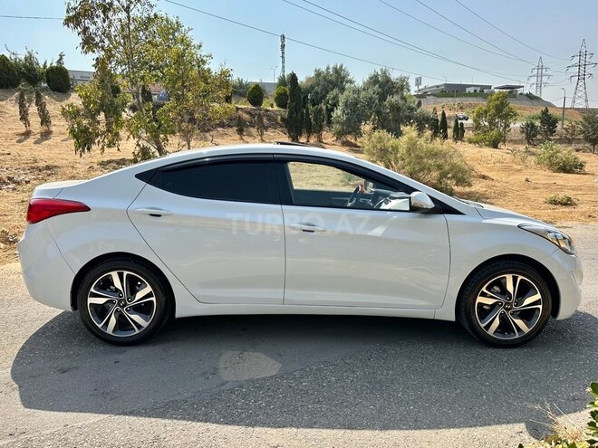Hyundai Elantra-2