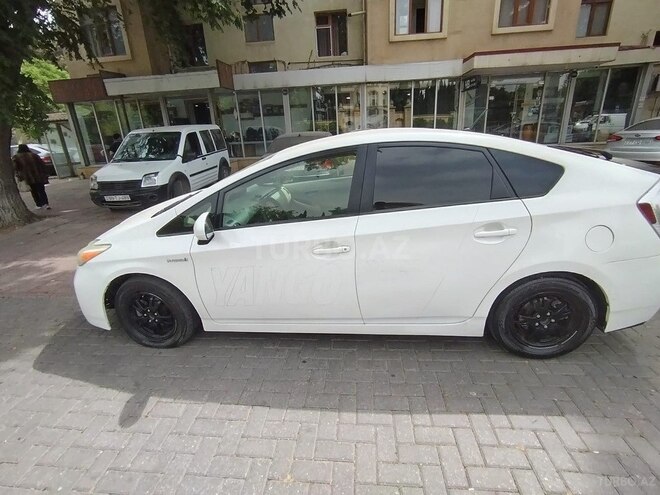 Toyota Prius-3