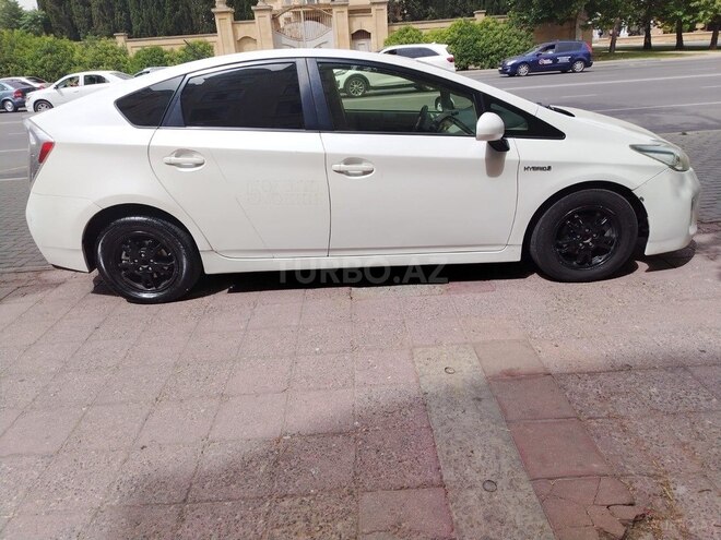 Toyota Prius-4