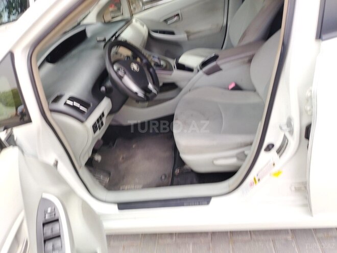 Toyota Prius-5