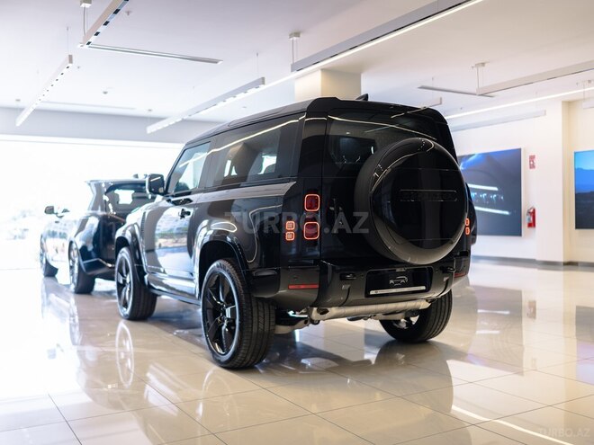 Land Rover Defender-6