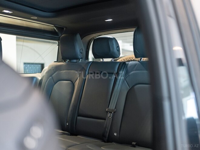 Land Rover Defender-14