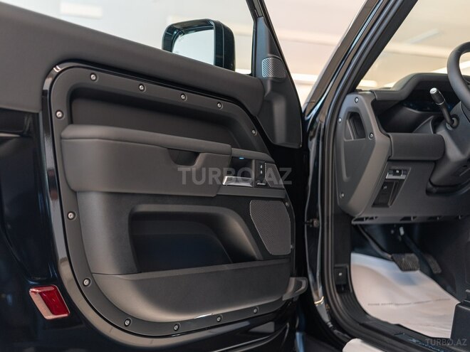 Land Rover Defender-17