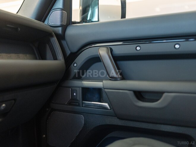 Land Rover Defender-19