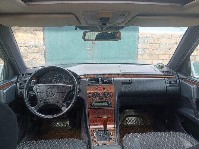 Mercedes E 240 1998, 387,000 km - 2.4 l - Bakı
