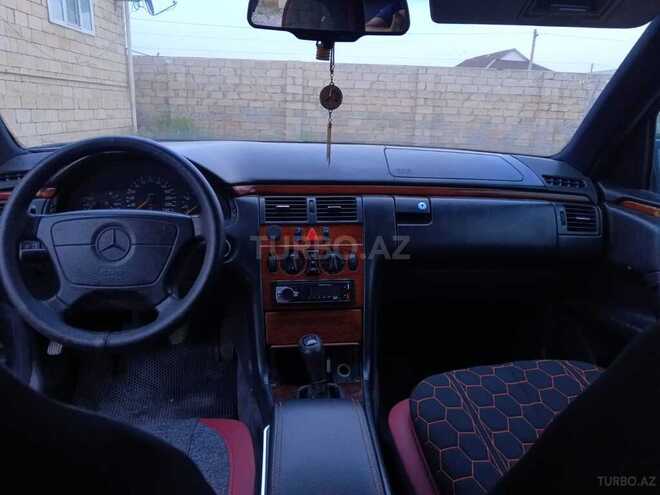 Mercedes E 200 1997, 300,000 km - 2.0 l - Sabirabad