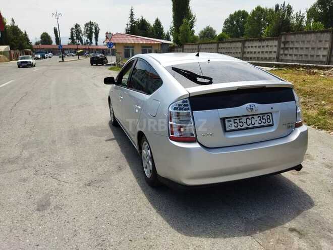 Toyota Prius-5