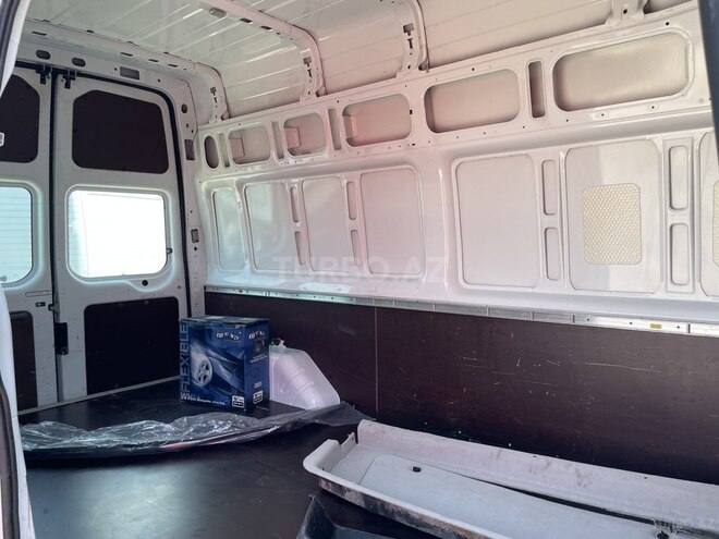 Ford Transit-9