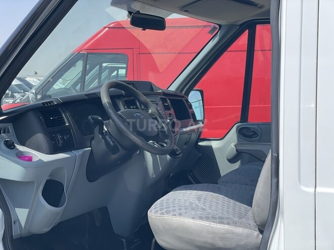 Ford Transit-11